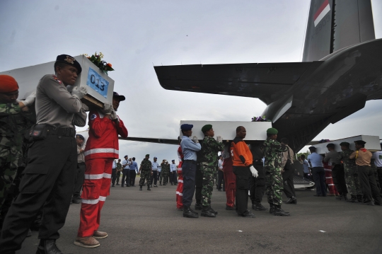 10 Jenazah AirAsia diterbangkan ke Surabaya