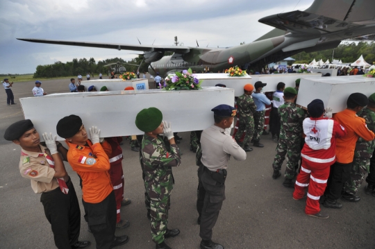 10 Jenazah AirAsia diterbangkan ke Surabaya