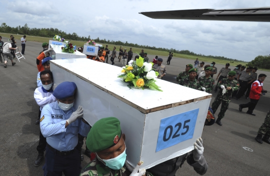 12 Jenazah AirAsia kembali diterbangkan ke Surabaya