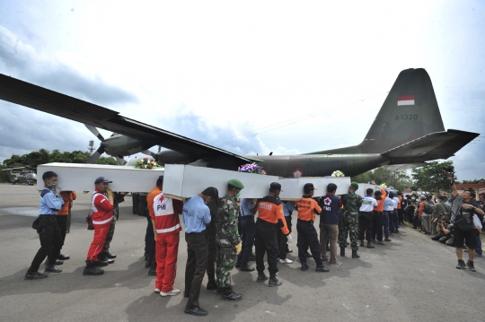 12 Jenazah AirAsia kembali diterbangkan ke Surabaya