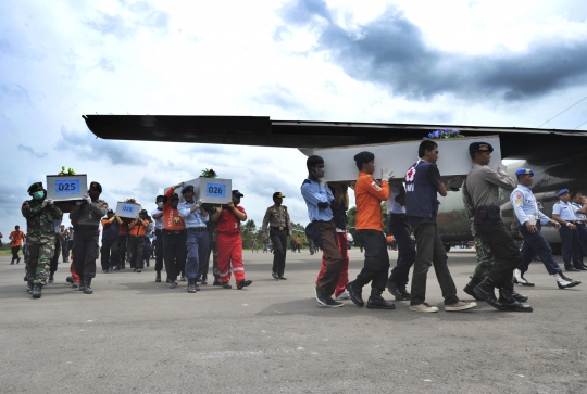 12 Jenazah AirAsia kembali diterbangkan ke Surabaya