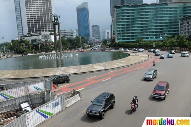 Foto : Sepeda motor masih nekat terobos Jalan Thamrin 