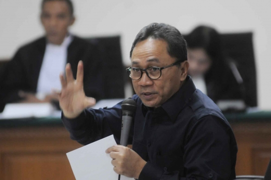 Ketua MPR Zulkifli Hasan bersaksi di sidang penyuap Annas Maamun