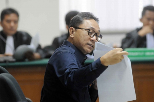 Ketua MPR Zulkifli Hasan bersaksi di sidang penyuap Annas Maamun