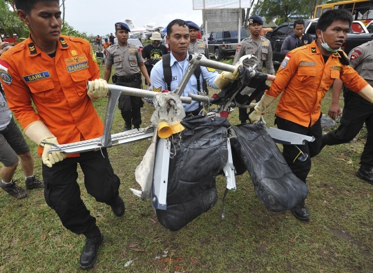 Tim SAR temukan kursi pesawat AirAsia QZ8501