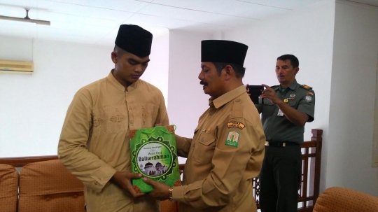 Anggota TNI AD masuk Islam di Masjid Baiturahman Aceh