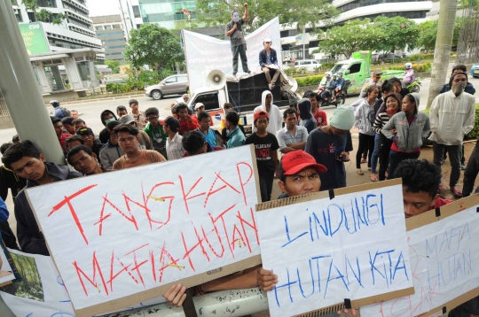 Demo mafia hutan, aktivis minta KPK tangkap Zulkifli Hasan