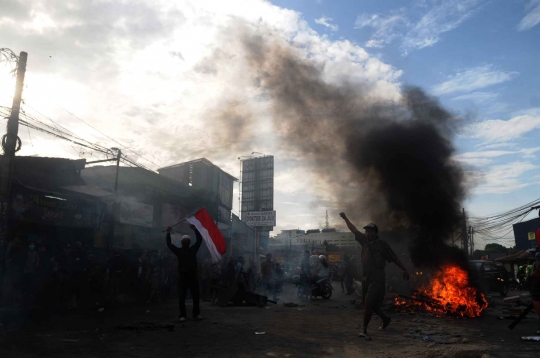 Hadang TNI, warga Kompleks Batalyon Siliwangi blokir jalan