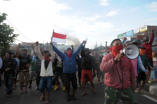 Hadang TNI, warga Kompleks Batalyon Siliwangi blokir jalan