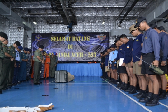 Gaya Jenderal Moeldoko beri semangat penyelam cari black box