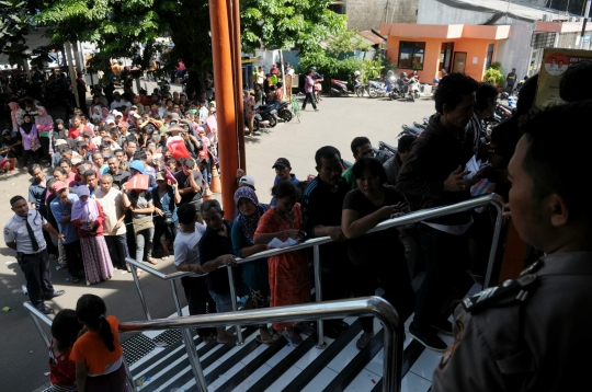 Cairkan dana PSKS, warga Jakarta Selatan antre hingga 5 jam