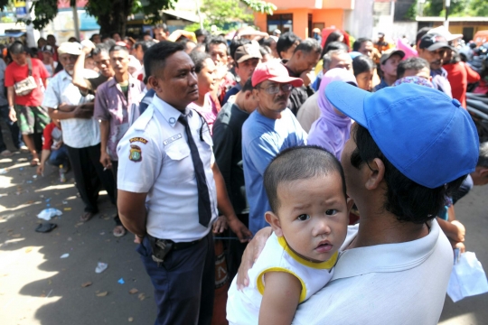 Cairkan dana PSKS, warga Jakarta Selatan antre hingga 5 jam