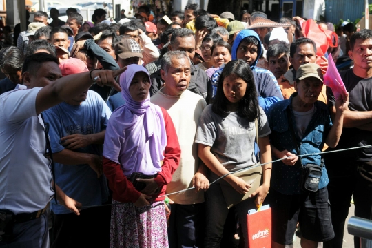 Cairkan dana PSKS, warga Jakarta Selatan antre hingga 5 jam