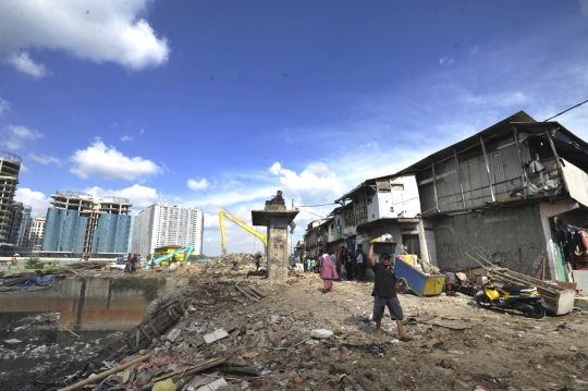 Pemukiman Waduk Pluit digusur, warga tertib evakuasi barang