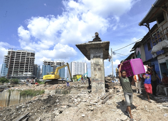 Pemukiman Waduk Pluit digusur, warga tertib evakuasi barang