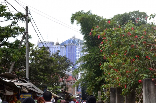 Melihat kemegahan Masjid Tiban yang diyakini dibangun oleh jin