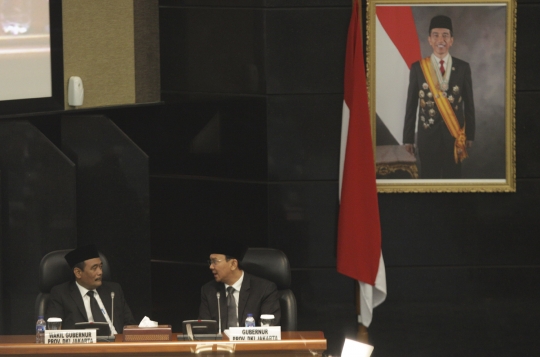 Keakraban Ahok-Djarot ikut rapat paripurna Raperda APBD DKI 2015