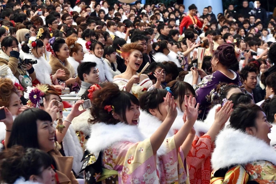 Gaya wanita cantik Jepang berkimono rayakan Hari Kedewasaan