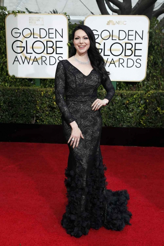 Gaya glamor seleb seksi Hollywood hadiri Golden Globe Awards