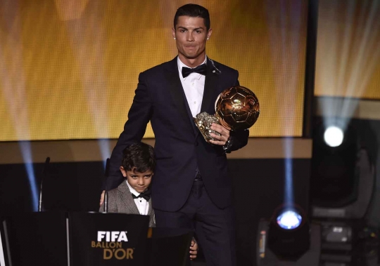 Cristiano Ronaldo raih Ballon d'Or 2014