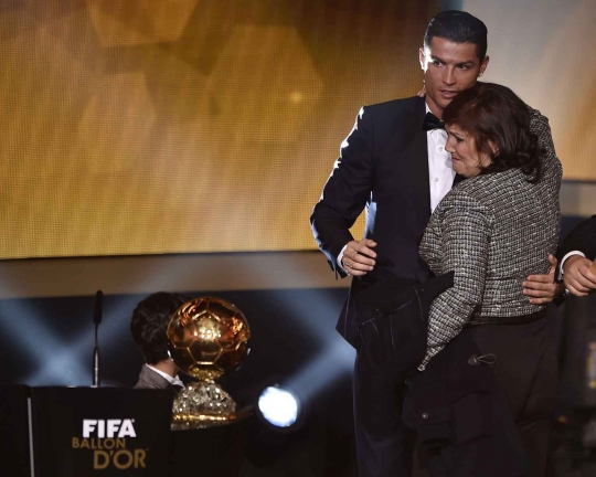Cristiano Ronaldo raih Ballon d'Or 2014