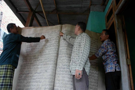 Ini wujud Alquran raksasa yang gegerkan warga Sidoarjo