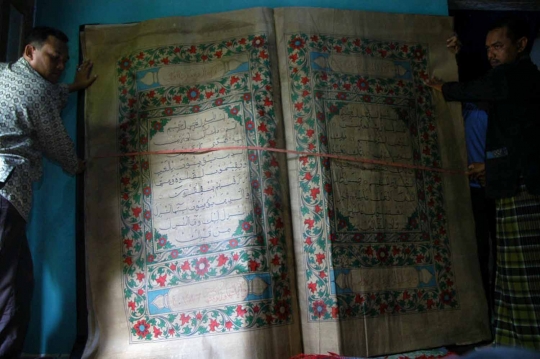 Ini wujud Alquran raksasa yang gegerkan warga Sidoarjo