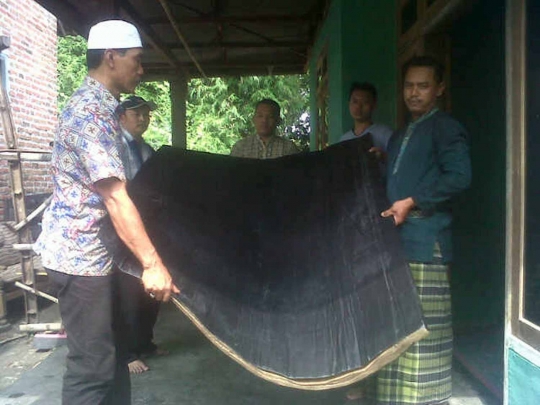 Ini wujud Alquran raksasa yang gegerkan warga Sidoarjo