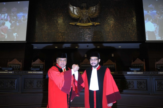 Arief Hidayat dan Anwar Usman resmi jadi pimpinan MK