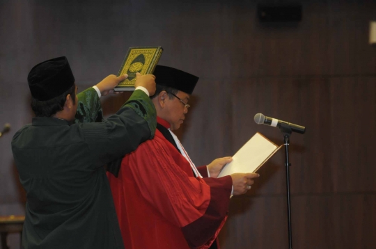 Arief Hidayat dan Anwar Usman resmi jadi pimpinan MK