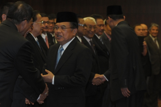 Arief Hidayat dan Anwar Usman resmi jadi pimpinan MK
