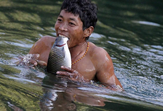 Potret Suku Naga di Myanmar, hidup mengandalkan sungai dan opium