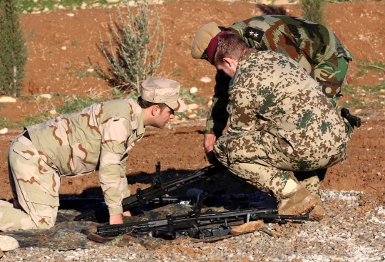 Perangi ISIS, tentara Jerman latih pasukan Kurdi gunakan senjata