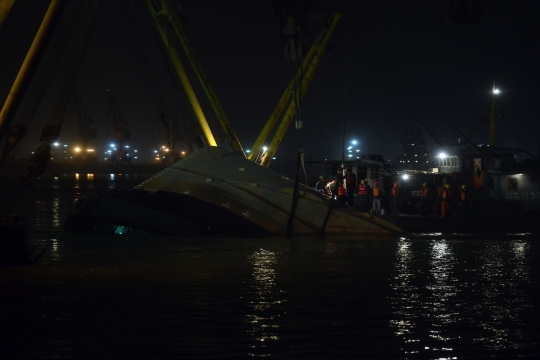 Kapal tunda tenggelam di China, 20 orang hilang