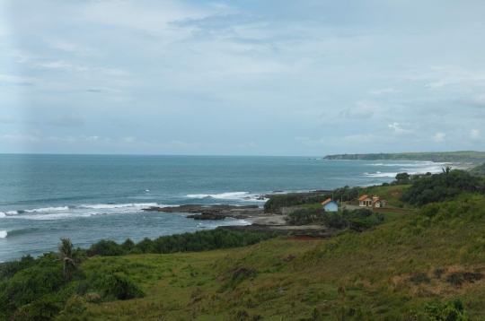 Menjelajahi keeksotisan pantai wisata di pesisir Garut