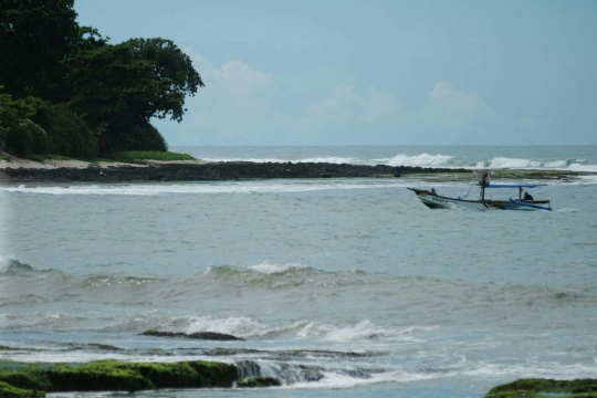 Menjelajahi keeksotisan pantai wisata di pesisir Garut