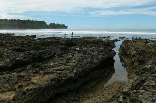 Menjelajahi keeksotisan pantai wisata di pesisir Garut