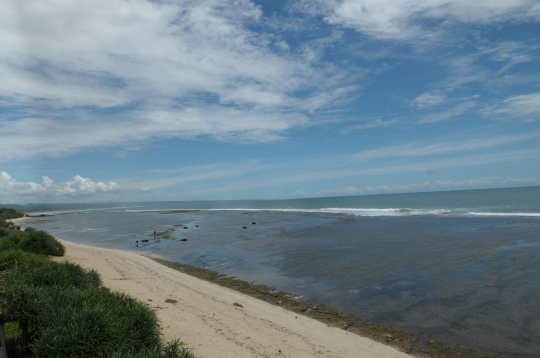 Menjelajahi keeksotisan pantai wisata di pesisir Garut