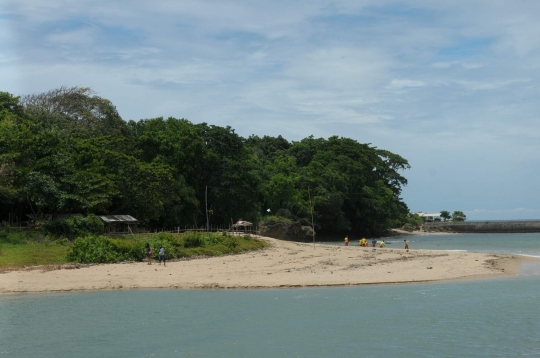 Menjelajahi keeksotisan pantai wisata di pesisir Garut