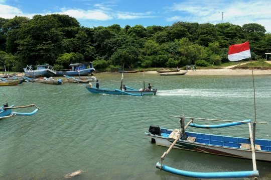 Menjelajahi keeksotisan pantai wisata di pesisir Garut