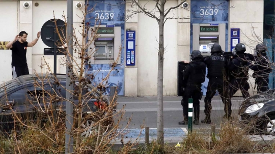 Detik-detik penangkapan pelaku penyanderaan di kantor pos Paris