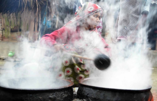 Menengok pembuatan Jaggery, minuman alkohol dari kurma khas India