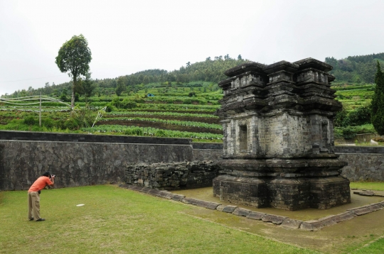 Mengunjungi komplek Candi Arjuna di Dieng