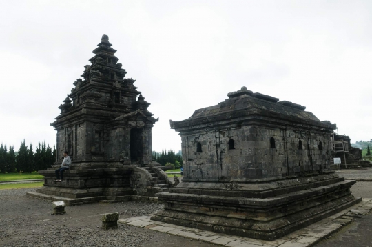 Mengunjungi komplek Candi Arjuna di Dieng