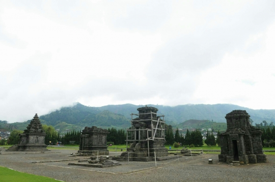 Mengunjungi komplek Candi Arjuna di Dieng