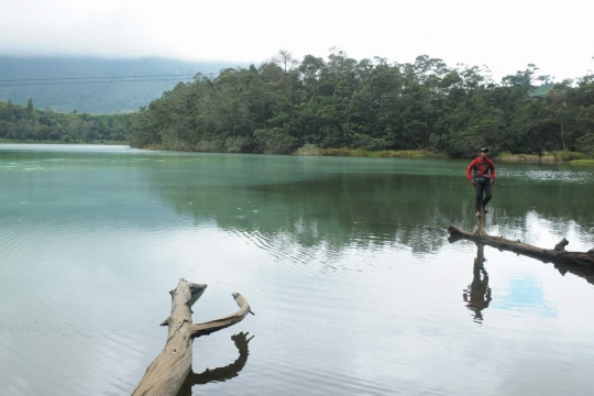 Menikmati keindahan fenomena alam di Telaga Warna Dieng