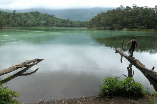 Menikmati keindahan fenomena alam di Telaga Warna Dieng