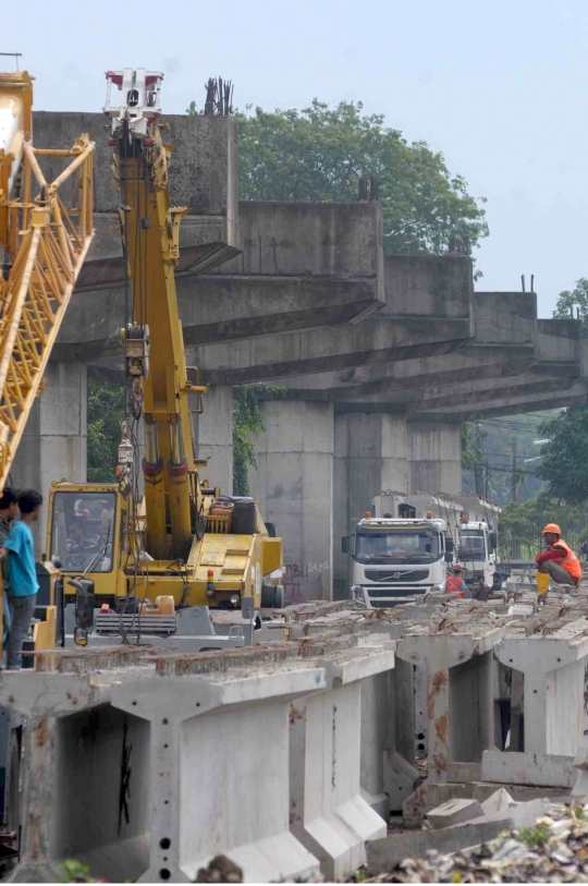 Proyek Jalan Tol Becakayu kembali digeber