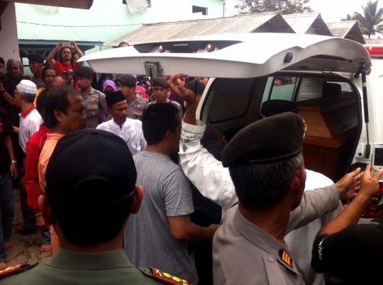 Tiba di Cianjur, Rani langsung dimakamkan di samping pusara ibunda