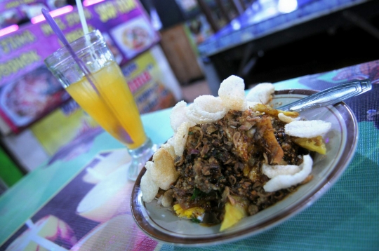 Menikmati lezatnya kuliner khas Semarang di Simpang Lima